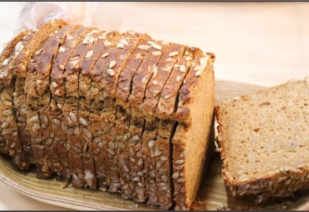 Toastul meaning explained: discover the creative toast trend, its Romanian language connection, and popular topping ideas.