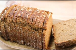 Toastul meaning explained: discover the creative toast trend, its Romanian language connection, and popular topping ideas.